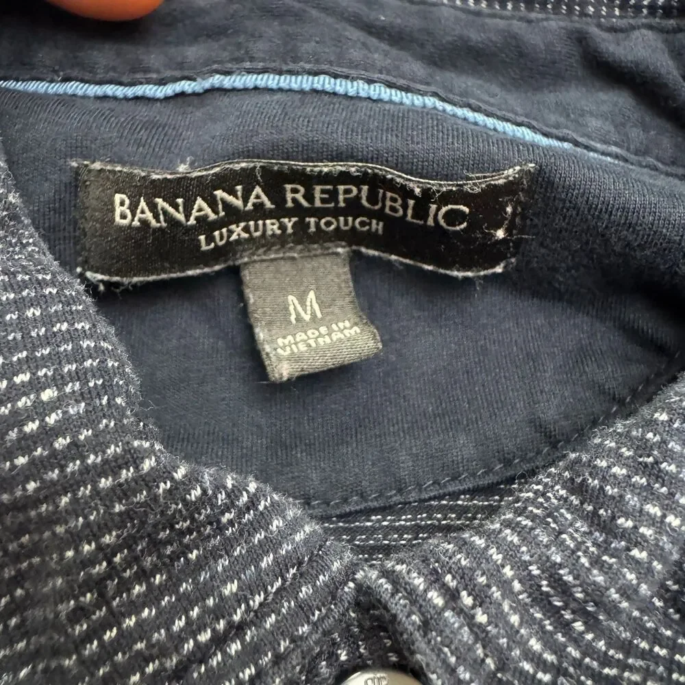 Banana Republic Luxury Touch Button Down Shirt Mens Medium Blue Jacquard Knit